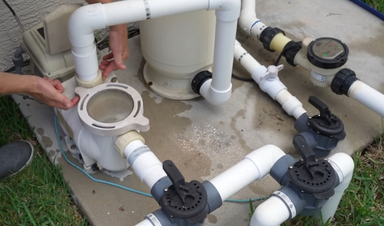 Pool filter cleaning and maintenance service in Turlock, CA