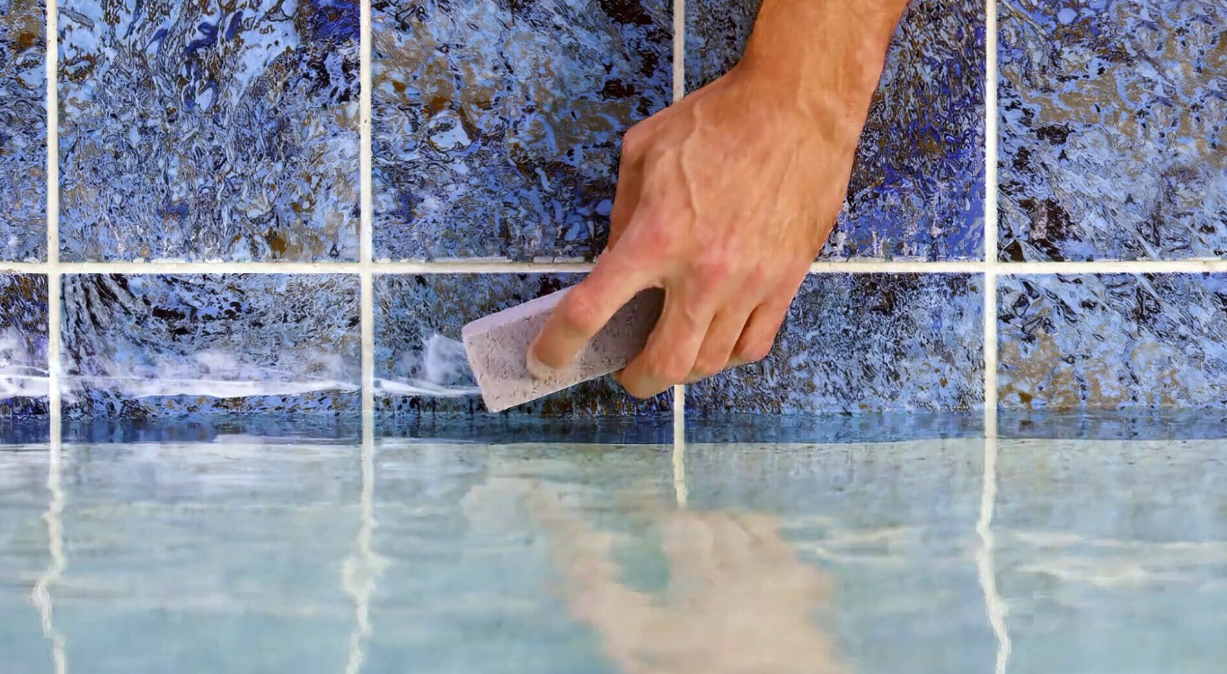 Professional pool tile cleaning and calcium scale removal in Turlock, CA